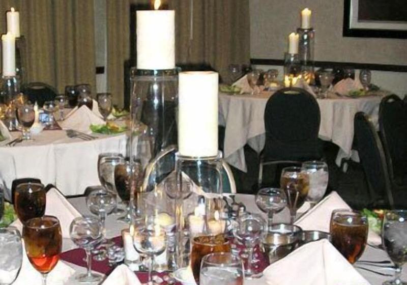 هتل Courtyard Salina