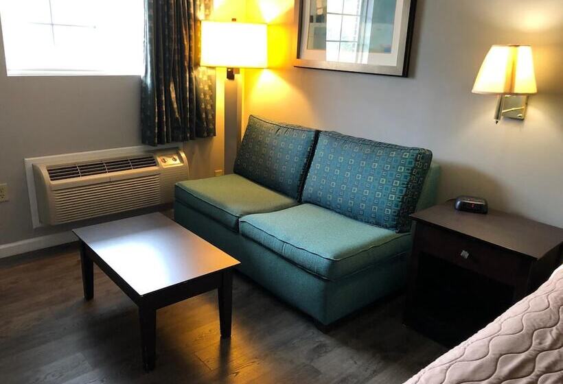 Отель Deerfield Inn And Suites  Fairview