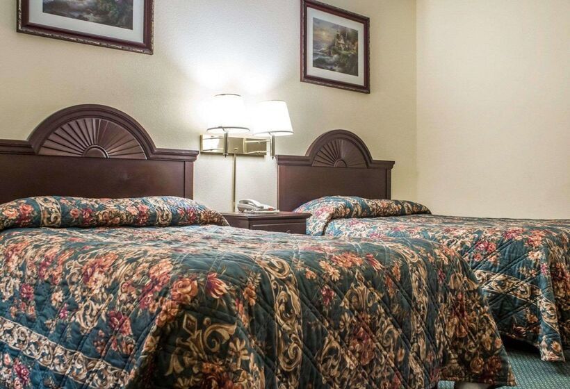 هتل Econo Lodge Inn & Suites Airport