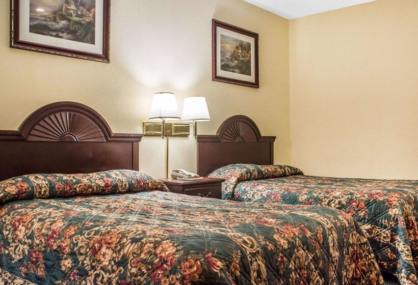 هتل Econo Lodge Inn & Suites Airport