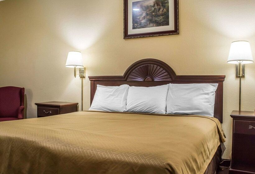 هتل Econo Lodge Inn & Suites Airport
