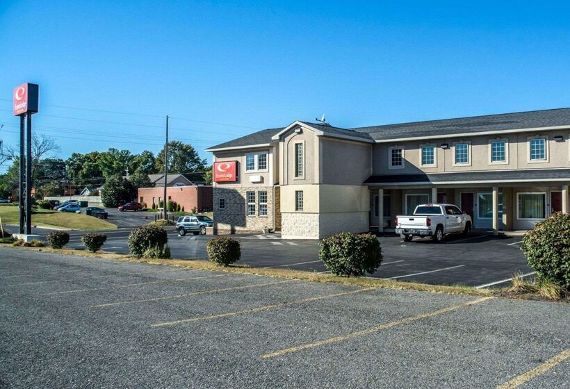 هتل Econo Lodge Inn & Suites Airport