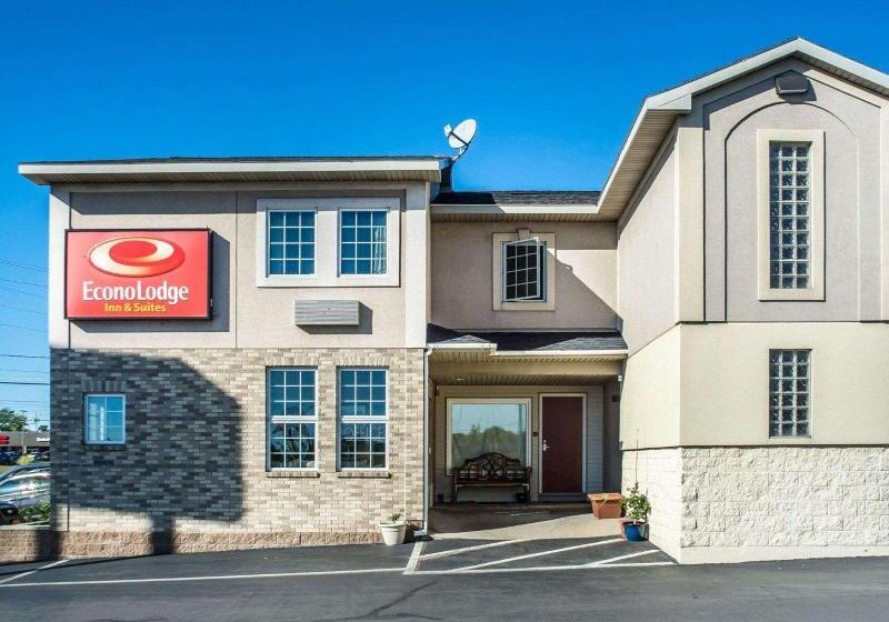 هتل Econo Lodge Inn & Suites Airport