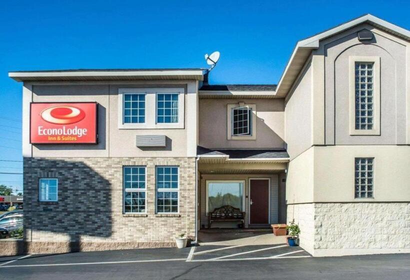 هتل Econo Lodge Inn & Suites Airport