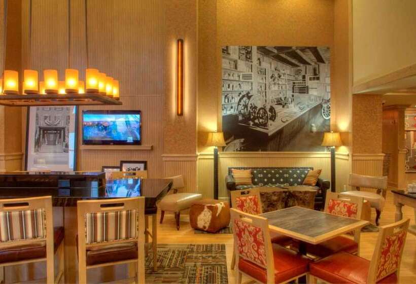 هتل Hampton Inn & Suites Dodge City