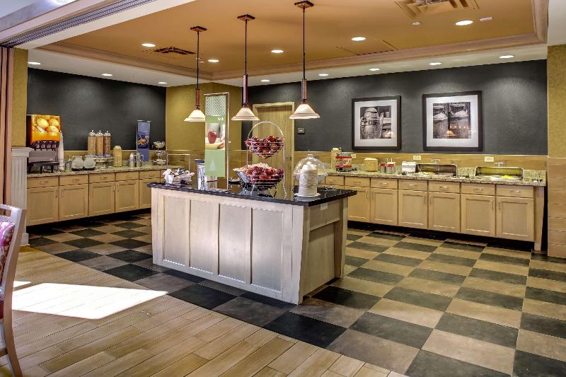 هتل Hampton Inn & Suites Dodge City