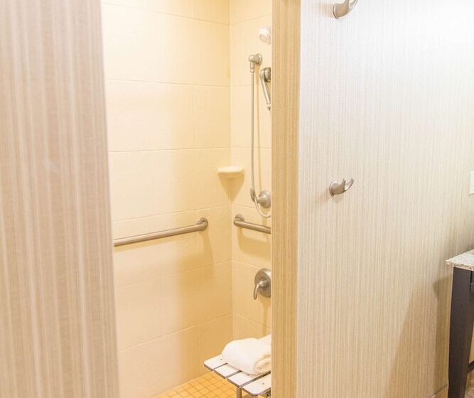 هتل Hampton Inn & Suites Dodge City