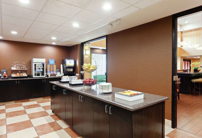 هتل Hampton Inn & Suites Fresno Northwest