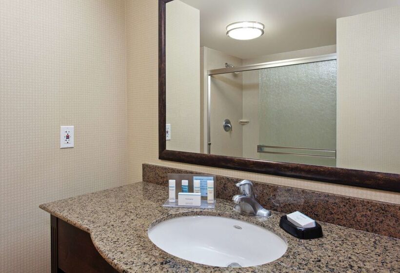 هتل Hampton Inn & Suites Fresno Northwest
