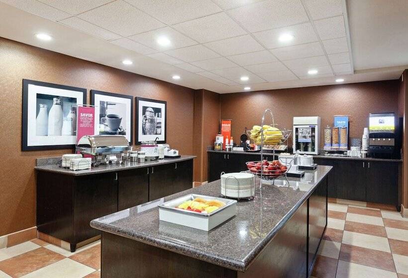 هتل Hampton Inn & Suites Fresno Northwest