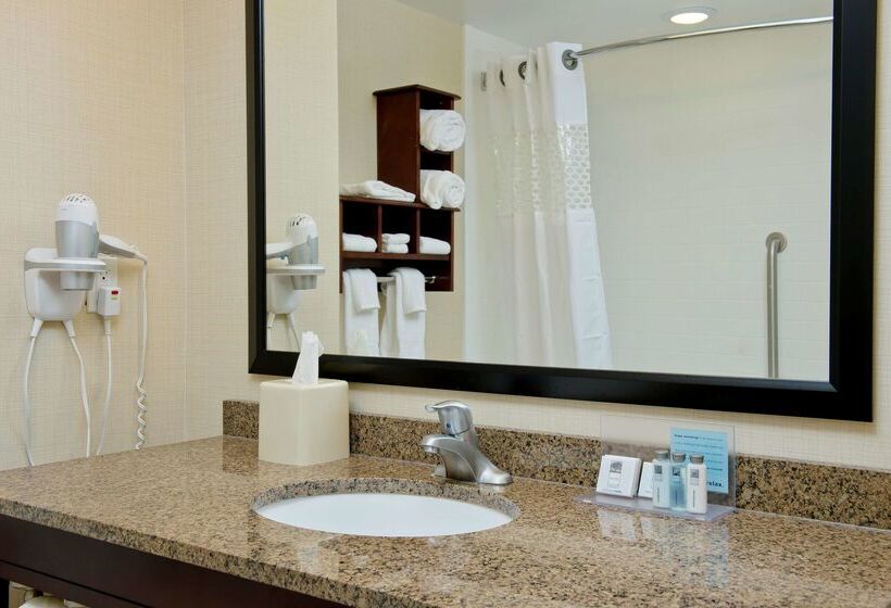 هتل Hampton Inn & Suites Ocean City/bayfront Convention Center