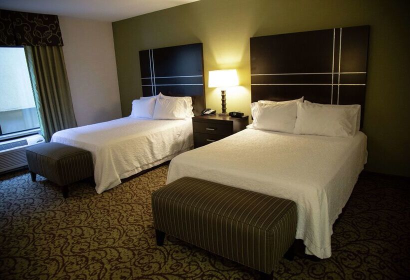 هتل Hampton Inn & Suites Sharon