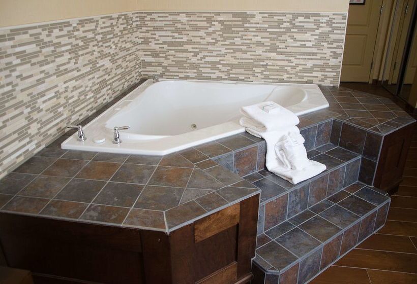 هتل Hilton Garden Inn Watertown/thousand Islands