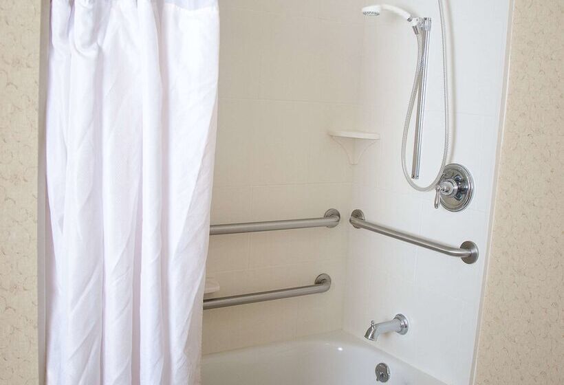 هتل Hilton Garden Inn Watertown/thousand Islands