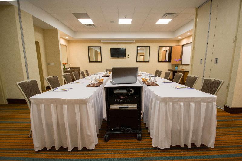 هتل Hilton Garden Inn Watertown/thousand Islands