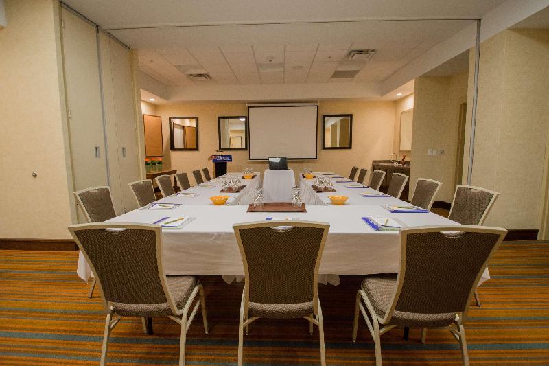 هتل Hilton Garden Inn Watertown/thousand Islands
