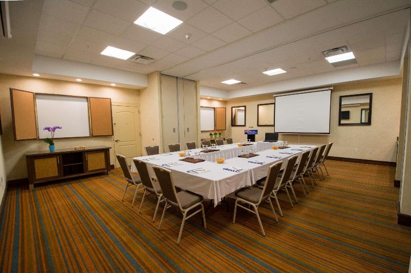 هتل Hilton Garden Inn Watertown/thousand Islands