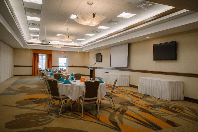 هتل Hilton Garden Inn Watertown/thousand Islands