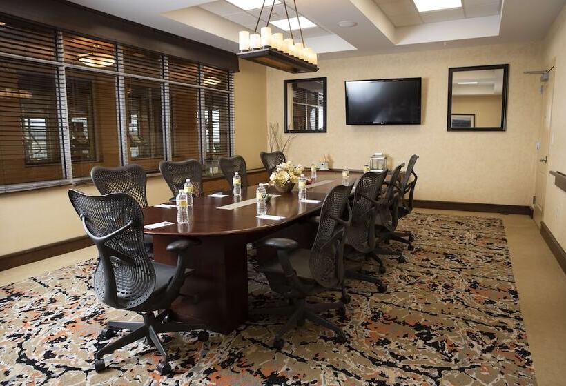 هتل Hilton Garden Inn Watertown/thousand Islands