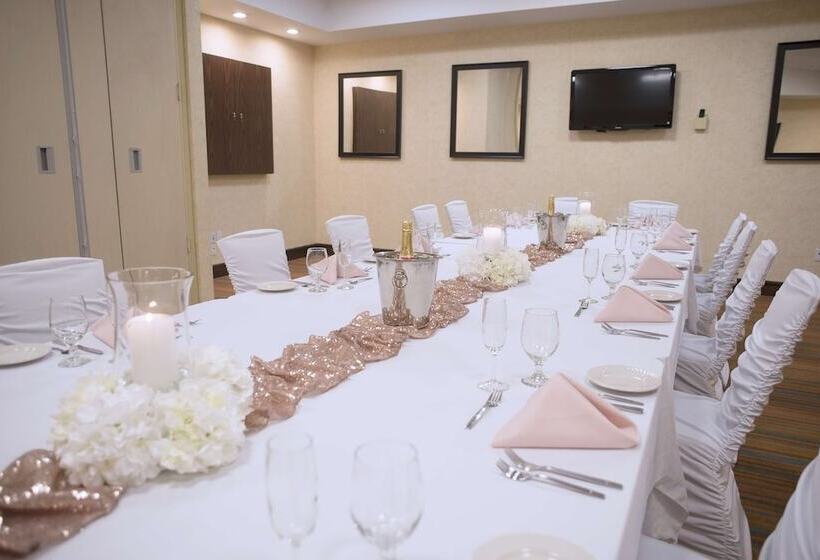 هتل Hilton Garden Inn Watertown/thousand Islands