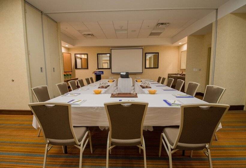 هتل Hilton Garden Inn Watertown/thousand Islands