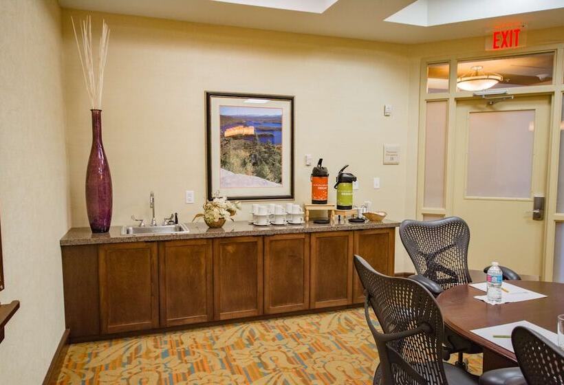 هتل Hilton Garden Inn Watertown/thousand Islands
