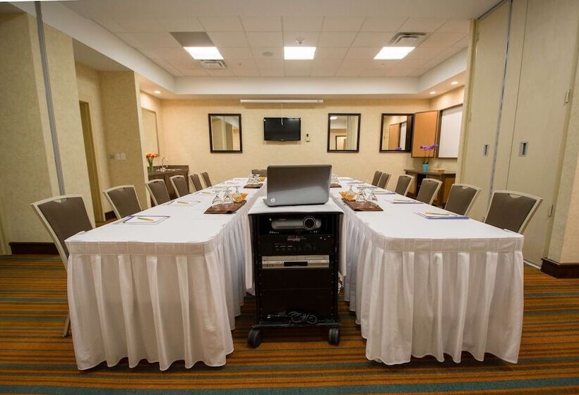 هتل Hilton Garden Inn Watertown/thousand Islands