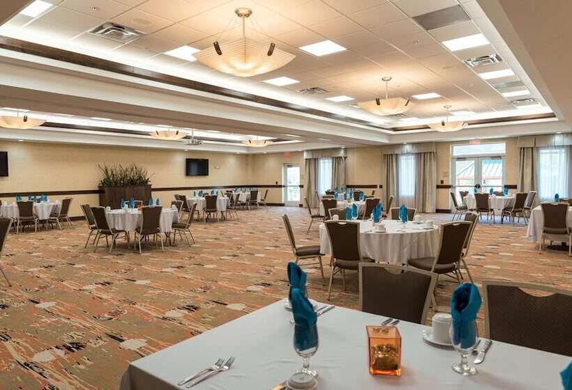 هتل Hilton Garden Inn Watertown/thousand Islands
