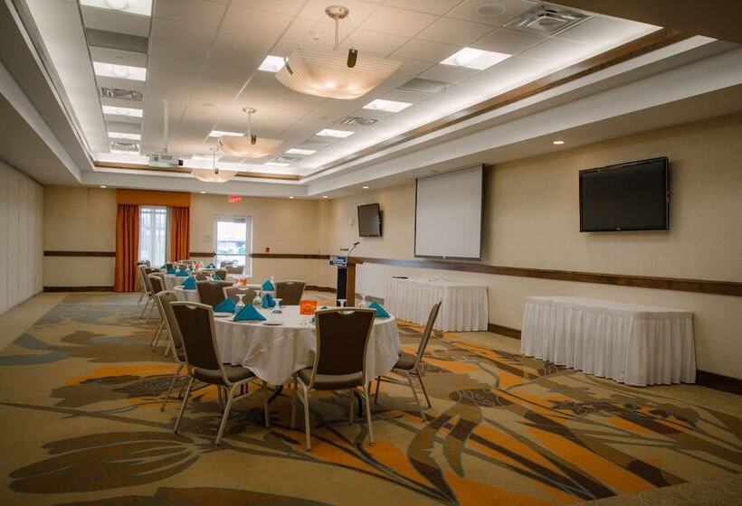 هتل Hilton Garden Inn Watertown/thousand Islands