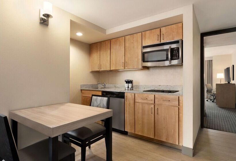 هتل Homewood Suites By Hilton University City