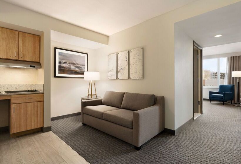 هتل Homewood Suites By Hilton University City