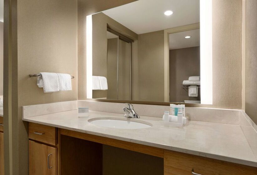 هتل Homewood Suites By Hilton University City