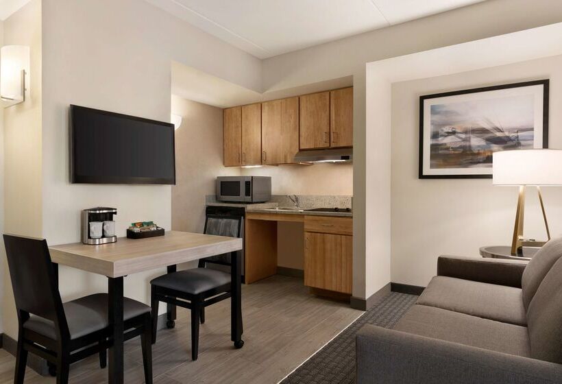 هتل Homewood Suites By Hilton University City