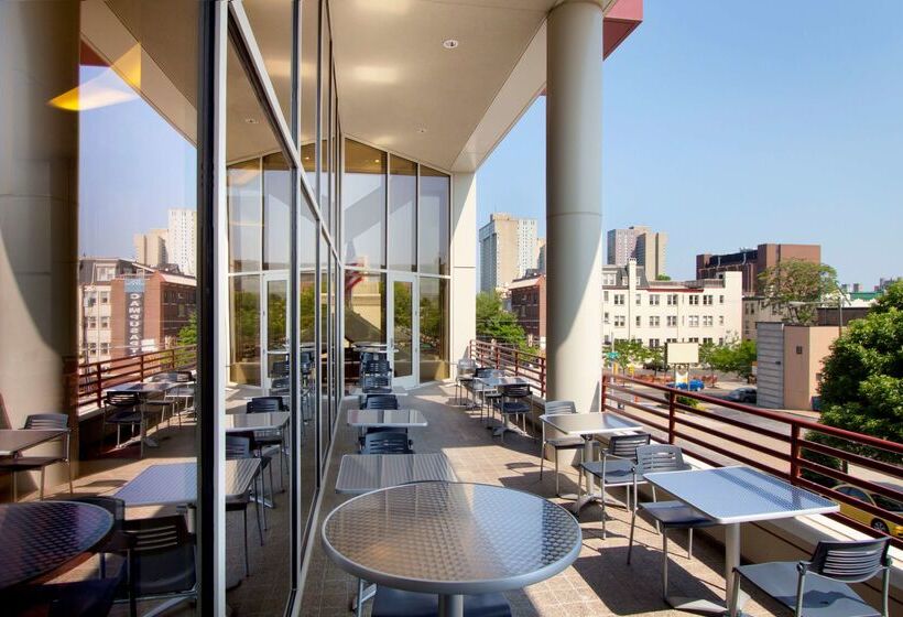هتل Homewood Suites By Hilton University City