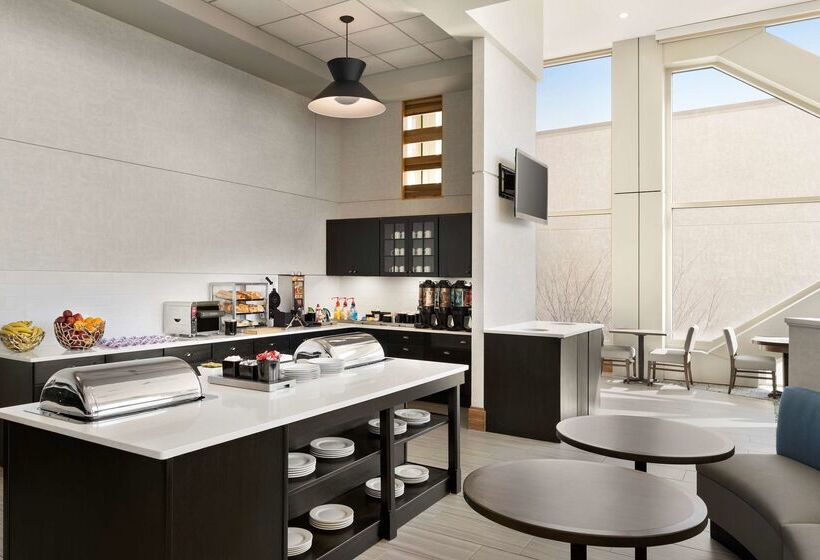 هتل Homewood Suites By Hilton University City