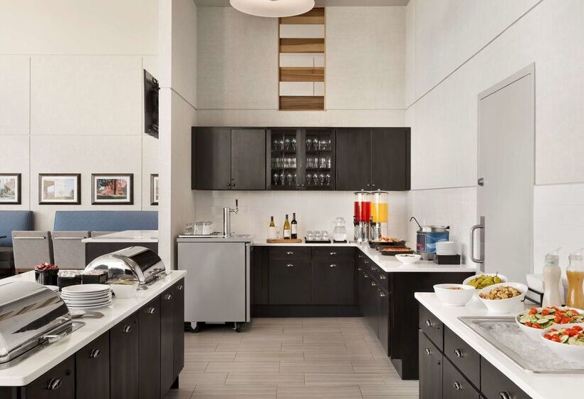 هتل Homewood Suites By Hilton University City