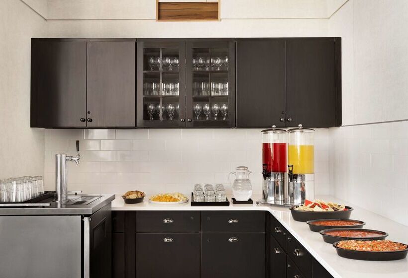 هتل Homewood Suites By Hilton University City