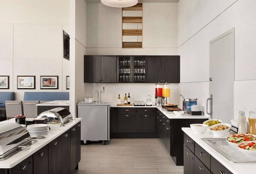 هتل Homewood Suites By Hilton University City