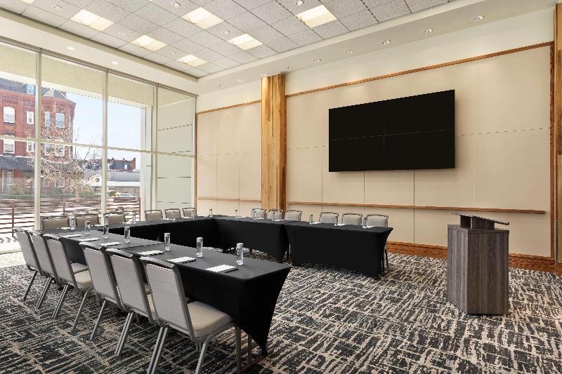 هتل Homewood Suites By Hilton University City