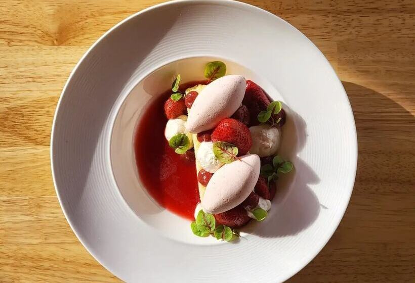 هتل The Lodge At Moosehead Lake