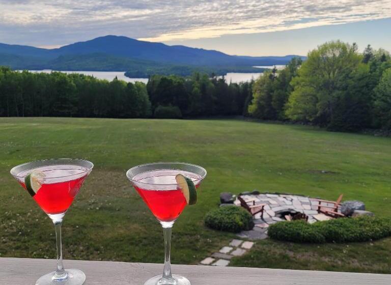 هتل The Lodge At Moosehead Lake