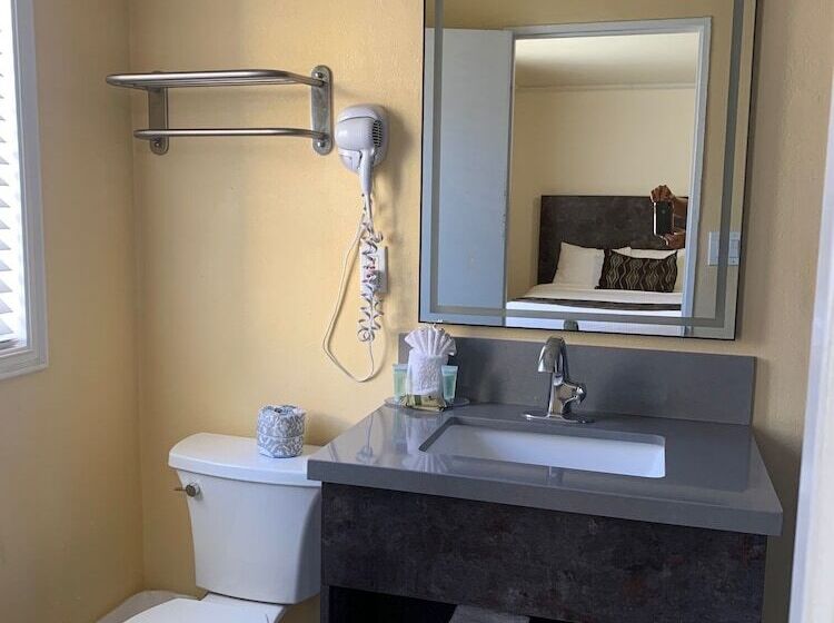 هتل Oasis Inn And Suites