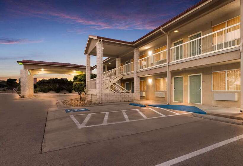 호텔 Quality Inn