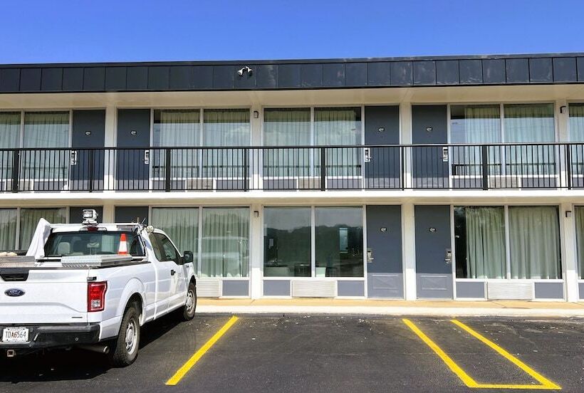 هتل Super 8 By Wyndham Riverside Al