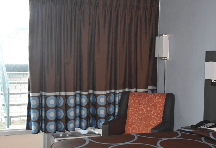 هتل Super 8 By Wyndham Riverside Al