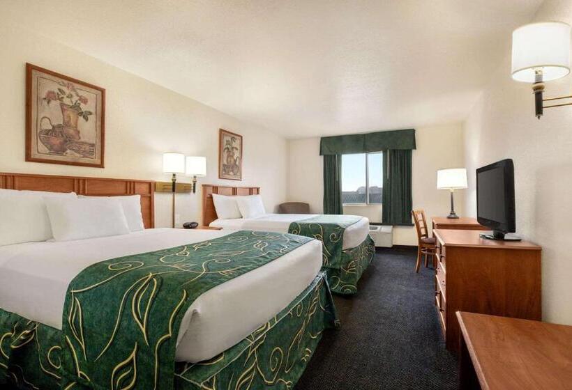 هتل Travelodge By Wyndham North Platte