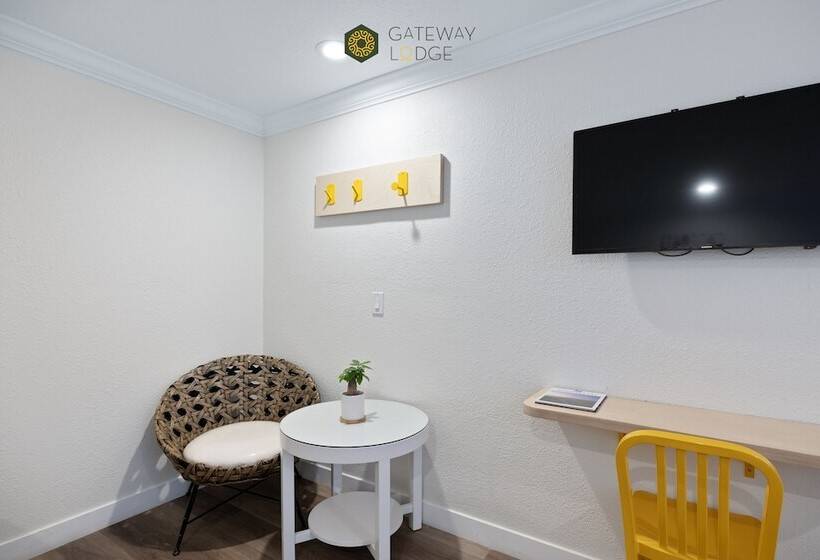 مُتل Gateway Lodge