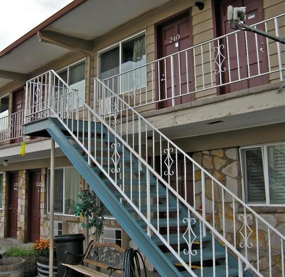 مُتل Royal Motor Inn