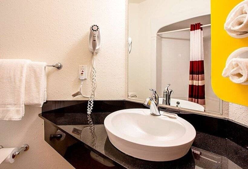 مُتل Seasons Inn Traverse City