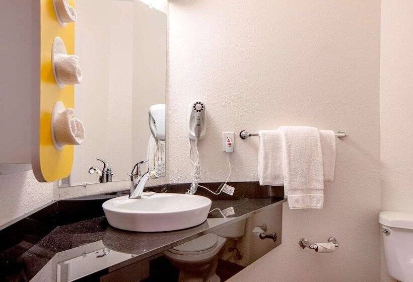 مُتل Seasons Inn Traverse City